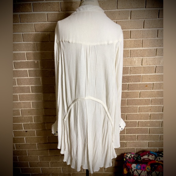 FREE PEOPLE White Long Sleeve Button Down Shirt with Adjustable Back Panel - Picture 5 of 11